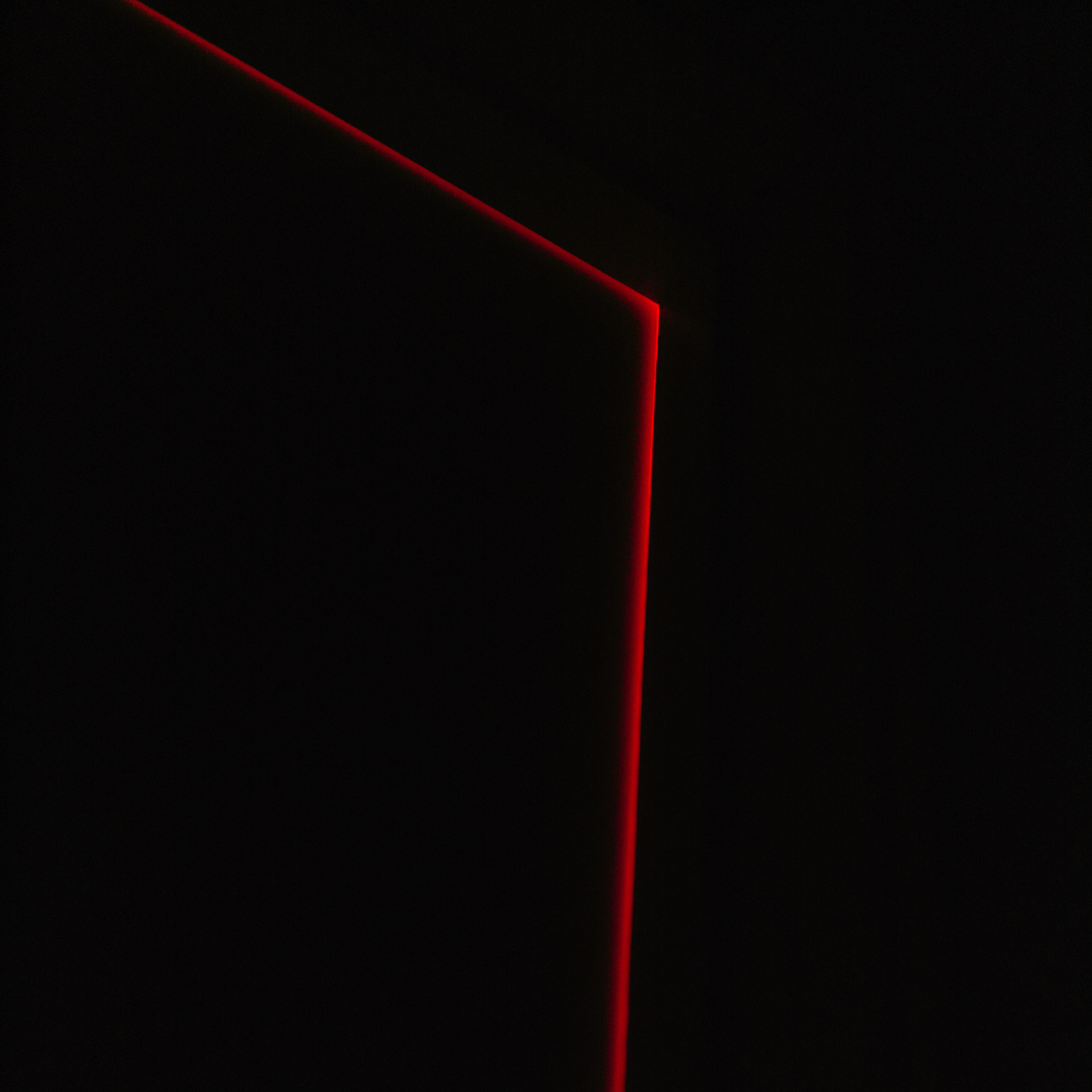 Crack of a Door / 门缝